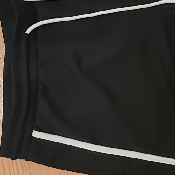 SPORTS ILLUSTRATED WOMEN'S BLACK SHORTS ELASTIC WAISTBAND SIZE LARGE - Picture 5 of 11